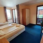 Хотел Bora 2*