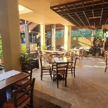 Hotel Bora 2*